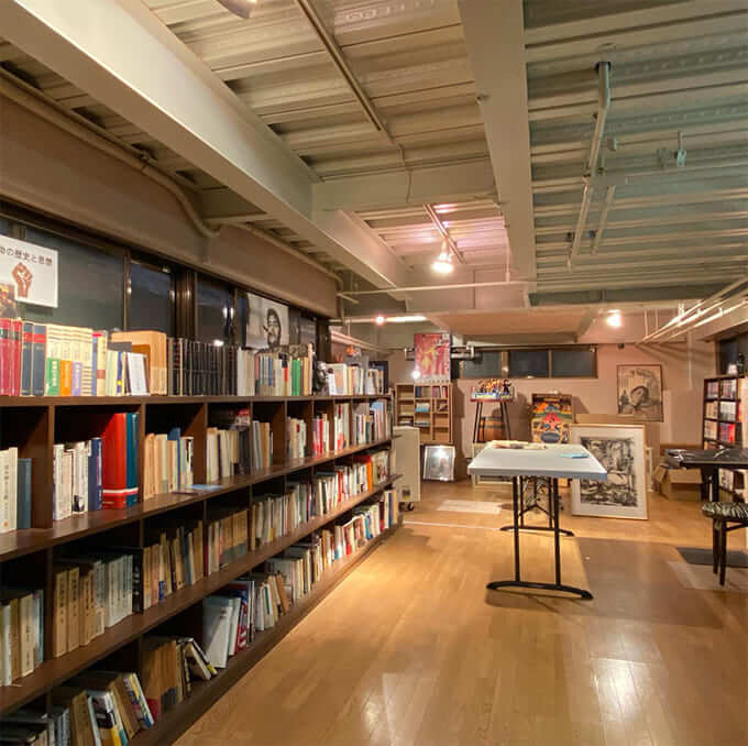 Max1921 book cafeの店内の様子