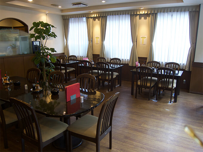 グリル小宝の店内