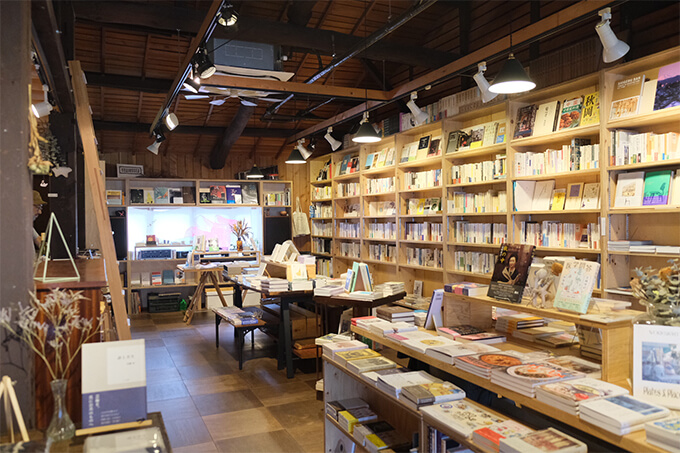 余波舎(なごろしゃ)店内